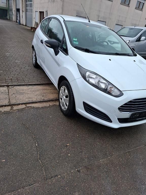 Gebraucht Ford Fiesta Ambiente 60 PS (44 kW) 2013 Weiß Kleinwagen