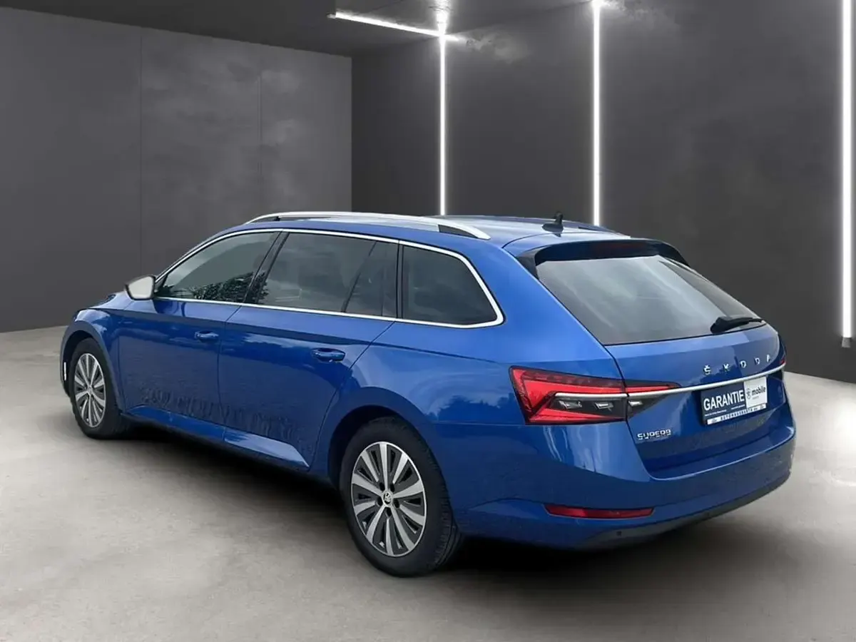 Gebraucht Skoda Superb Style 200 PS (147 kW) 2022 Raceblau metallic Kombi