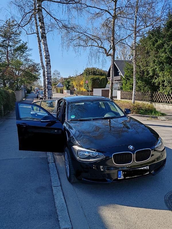Schwarz Gebraucht 2013 BMW 114 Kleinwagen | 5.999 € - Bild 1/4