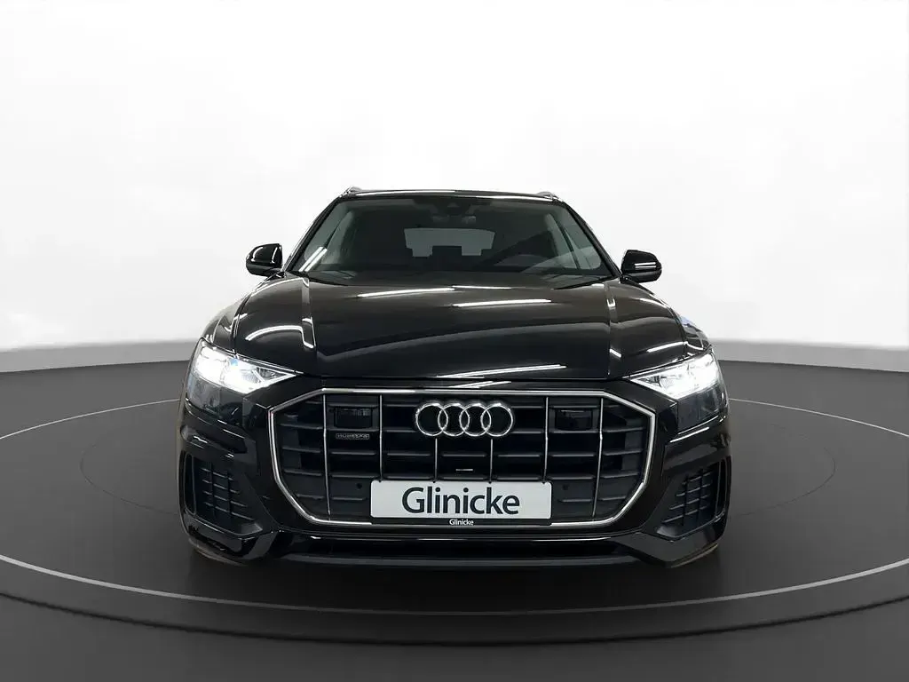 Używany Audi Q8 Ambiente 286 KM (210 kW) 2022 Czarny SUV