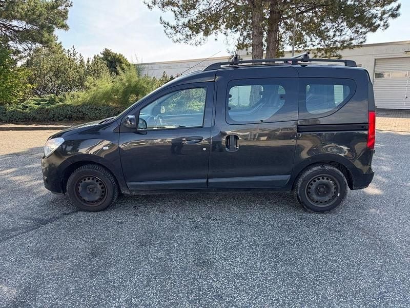 Schwarz Gebraucht 2017 Dacia Dokker Lauréate Van | 6.999 € (Superpreis) - Bild 1/4