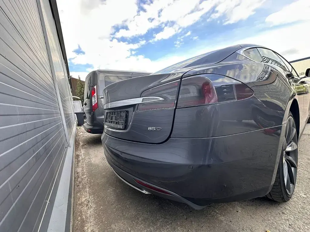 Second-hand Tesla Model S 386 kW (525 CP) 2015 Negru Hatchback