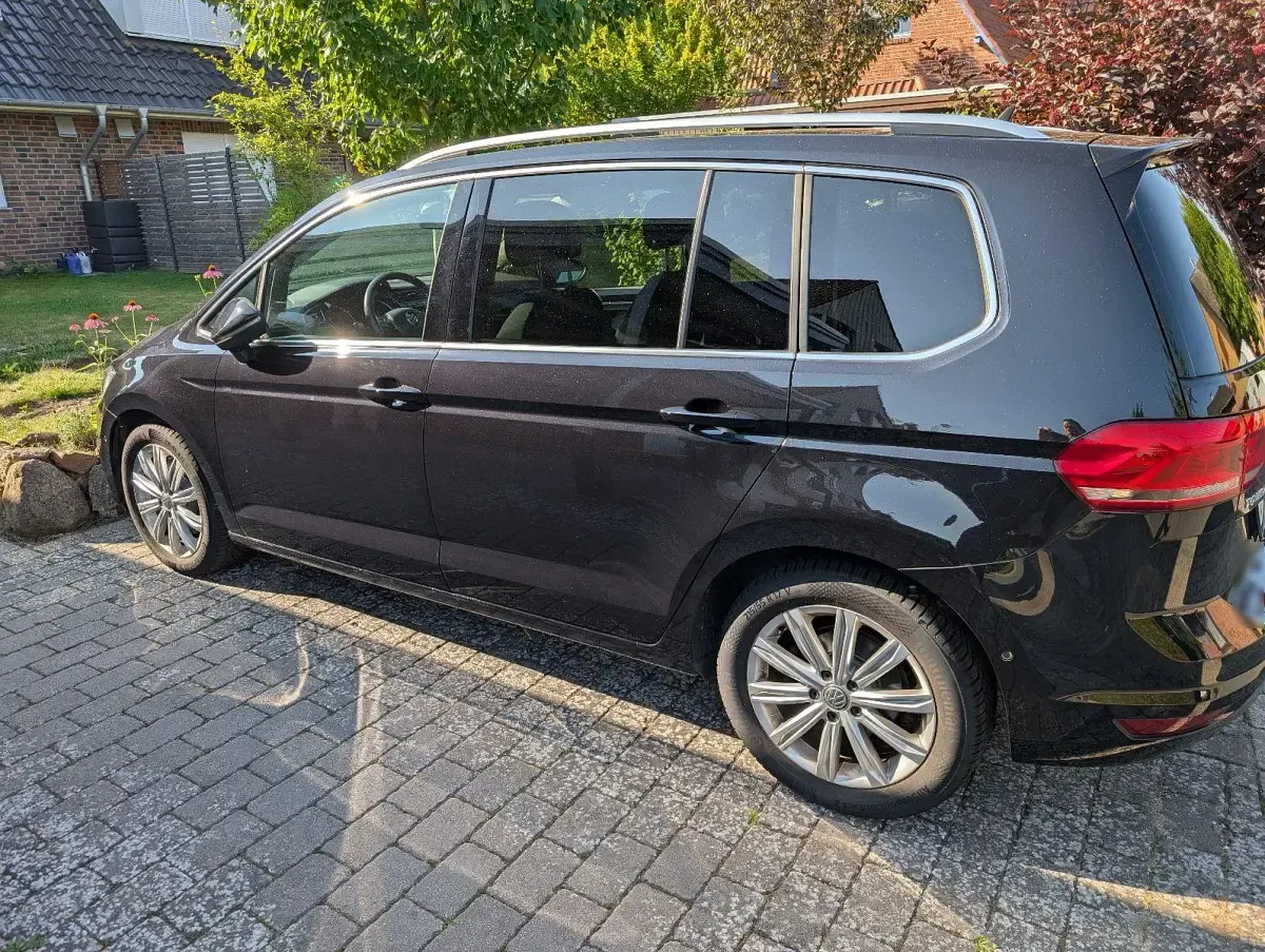 Gebraucht VW Touran Highline 150 PS (110 kW) 2017 Schwarz Van / Kleinbus