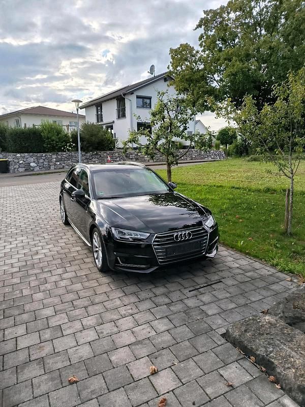Schwarz Gebraucht 2017 Audi A4 Ambiente Kombi | 21.800 € (Teuer) - Bild 1/4