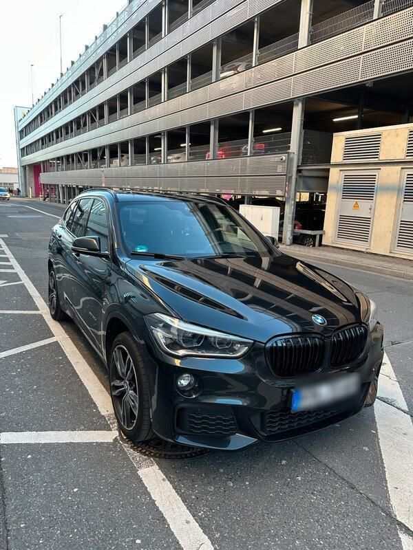 Schwarz Gebraucht 2016 BMW X1 Sport Line SUV | 13.999 € (Superpreis) - Bild 1/4