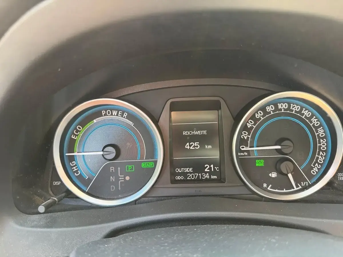 Gebraucht Toyota Auris Hybrid Executive 99 PS (72 kW) 2013 Weiß Kombi