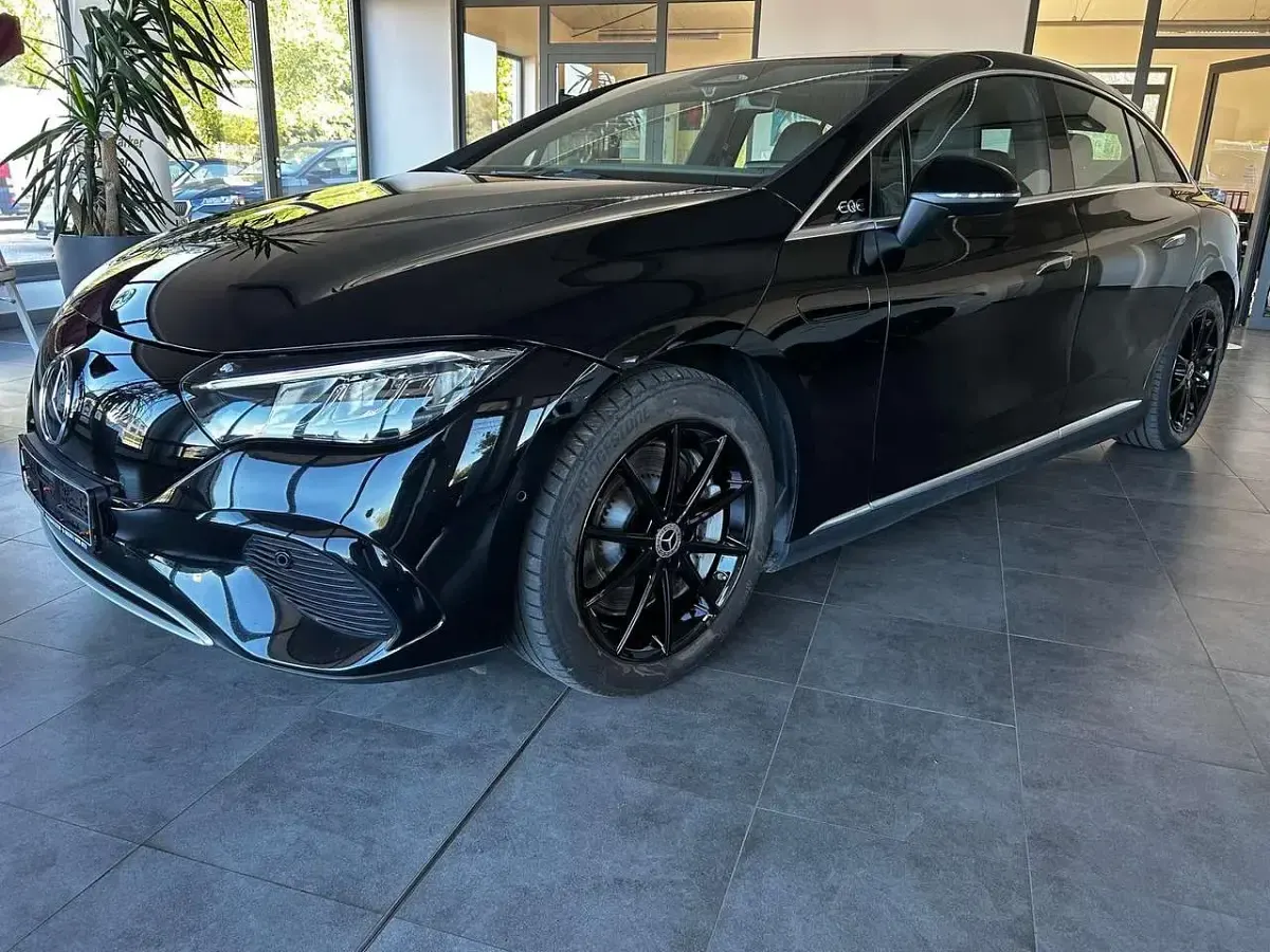 Gebraucht Mercedes 300 Advanced 180 kW (245 PS) 2023 Obsidianschwarz  metalliclack Limousine