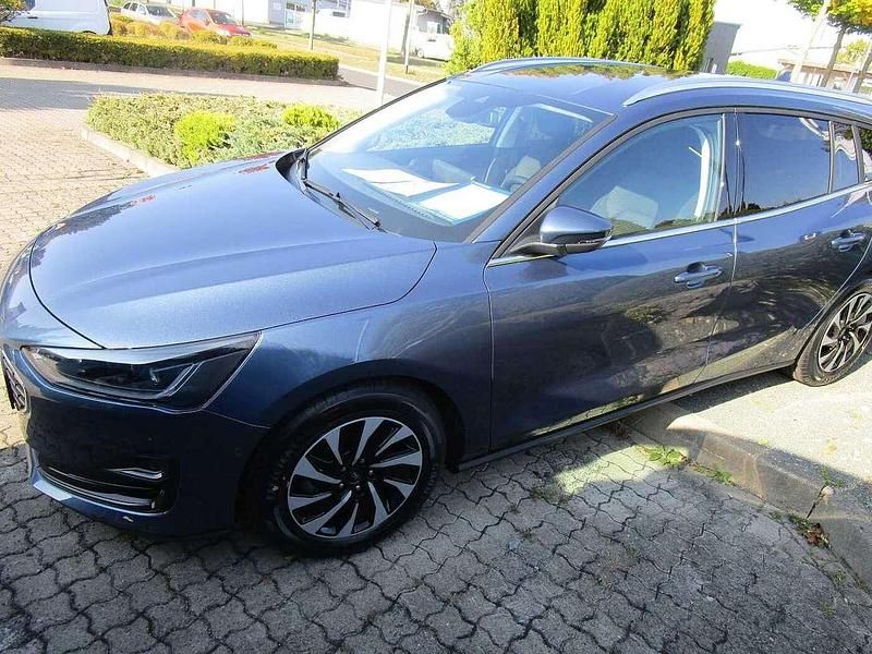 Neu Ford Focus Titanium X 155 PS (114 kW) 2026 Croma blau Kombi