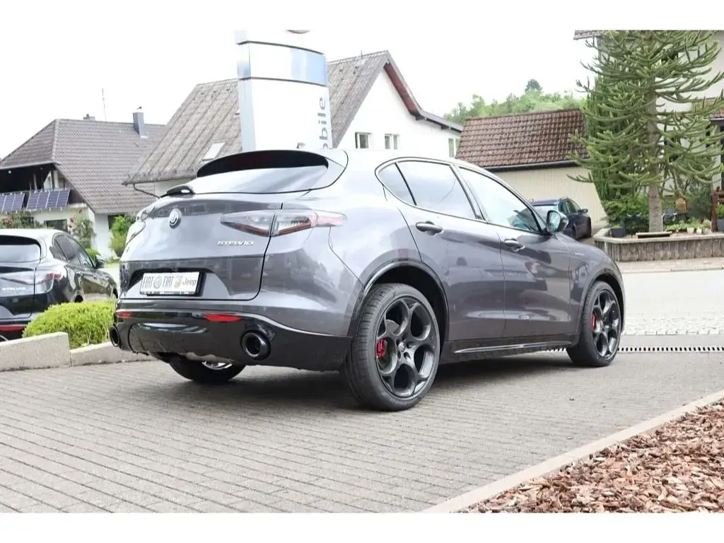 Neu Alfa Romeo Stelvio Veloce 209 PS (153 kW) 2026 Grau SUV