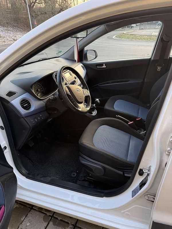 Gebraucht Hyundai i10 Edition 67 PS (49 kW) 2014 Weiß Kleinwagen