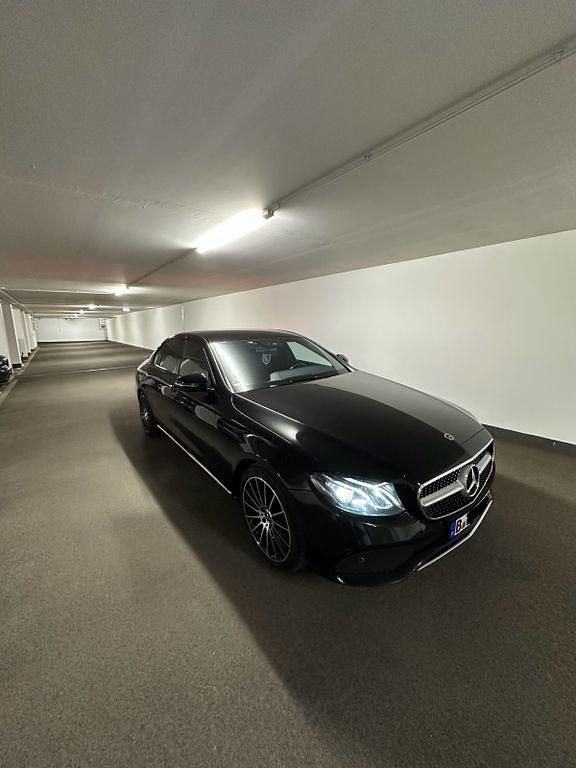 Gebraucht Mercedes E200 184 PS (135 kW) 2016 Schwarz Limousine