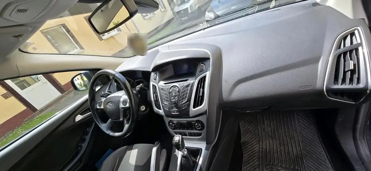 Gebraucht Ford Focus 115 PS (84 kW) 2012 Grau Kombi