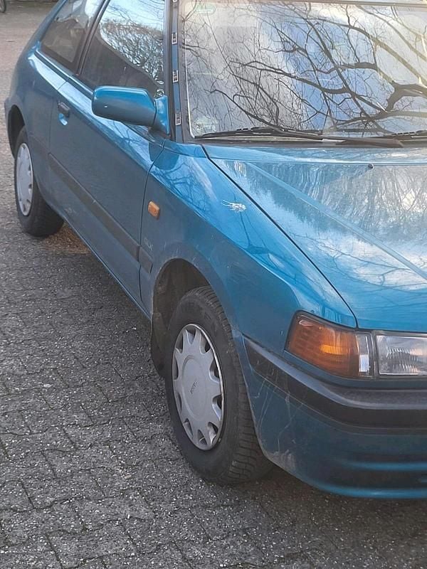 Gebraucht Mazda 323 75 PS (55 kW) 1994 Grün Kleinwagen