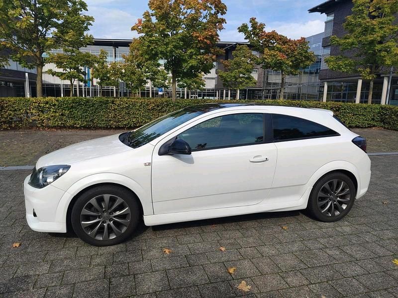 Gebraucht Opel Astra 116 PS (85 kW) 2010 Weiß Coupé
