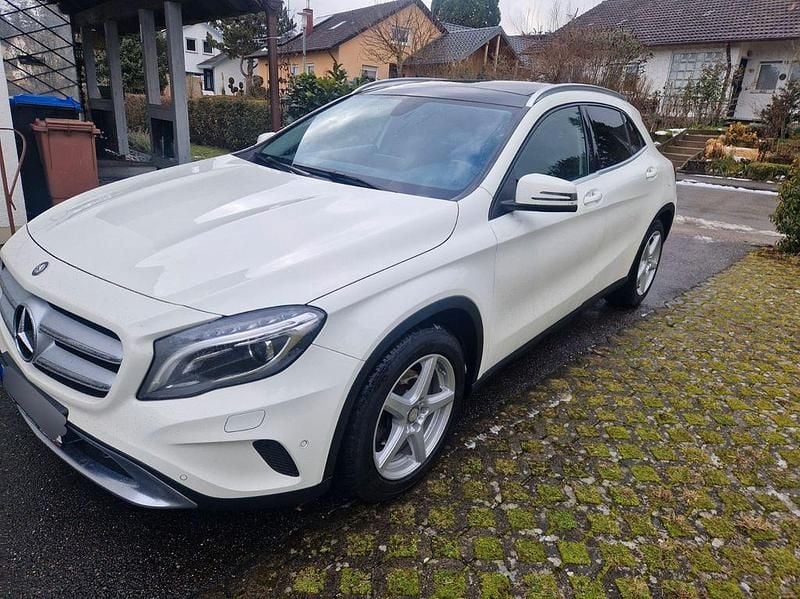 Gebraucht Mercedes GLA200 Urban 156 PS (114 kW) 2016 Weiß SUV