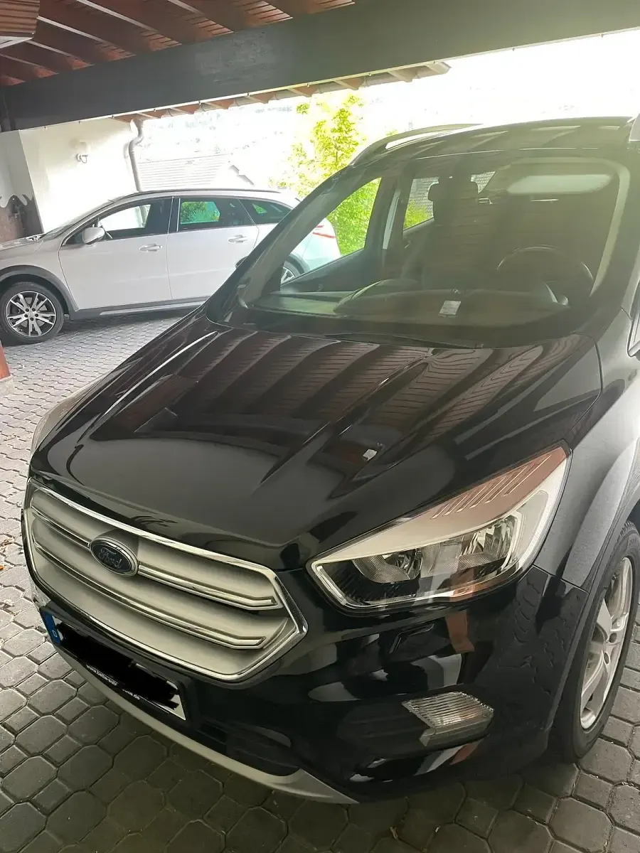 Usado Ford Kuga Trend 120 HP (88 kW) 2019 Preto SUV