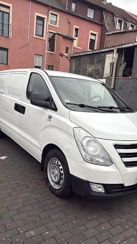 Weiß Gebraucht 2017 Hyundai H-1 Van | 5.500 € - Bild 1/4