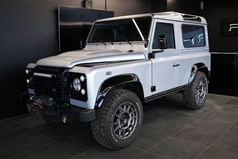Silber Gebraucht 2010 Land Rover Defender SE SUV | 39.900 € - Bild 1/4