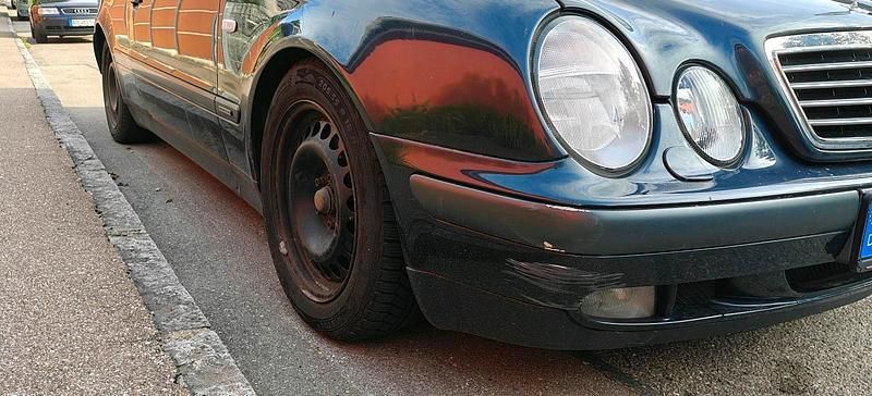Schwarz Gebraucht 1999 Mercedes CLK320 Elegance Cabrio | 2.200 € (Superpreis) - Bild 1/4