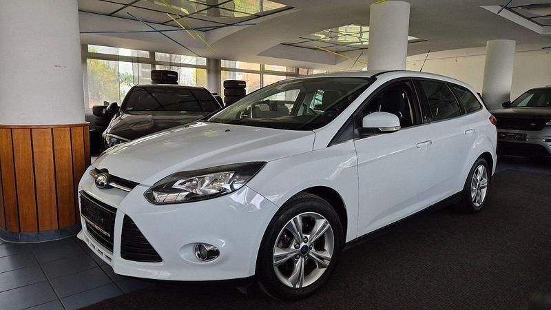 Weiß Gebraucht 2012 Ford Focus Champions Edition Kombi | 6.990 € (Etwas zu teuer) - Bild 1/4