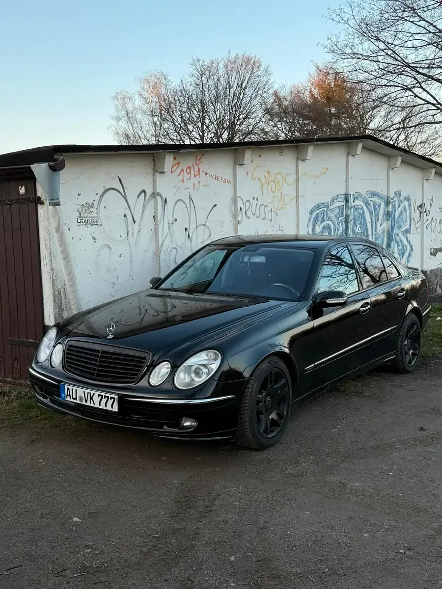 Używany Mercedes E320 224 KM (164 kW) 2005 Czarny Sedan/Limuzyna