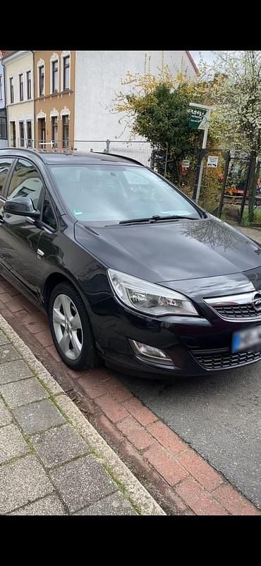 Usata Opel Astra 101 CV (74 kW) 2012 Nero Station wagon