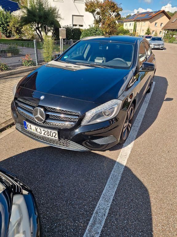 Schwarz Gebraucht 2013 Mercedes A180 Limousine | 12.500 € (Etwas zu teuer) - Bild 1/4