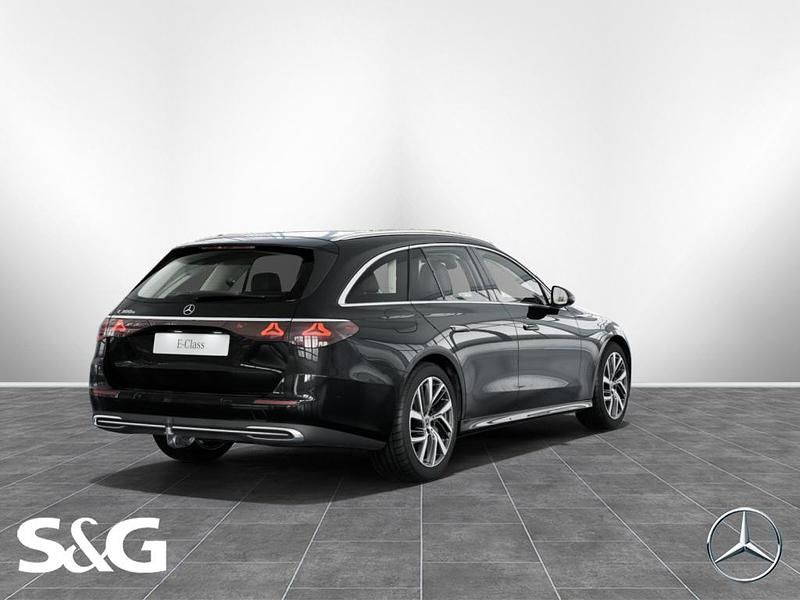 Gebraucht Mercedes E300 Avantgarde 204 PS (150 kW) 2024 Metalliclack obsidianschwarz met Kombi