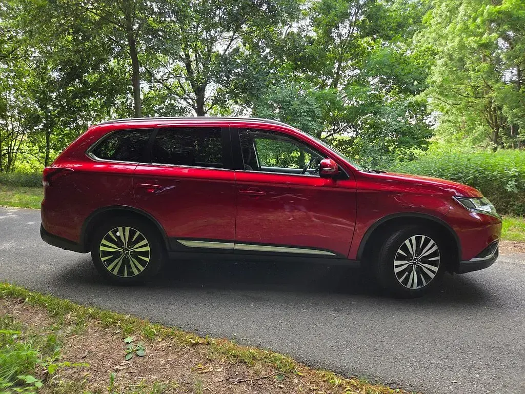 Gebraucht Mitsubishi Outlander 150 PS (110 kW) 2020 Rot SUV
