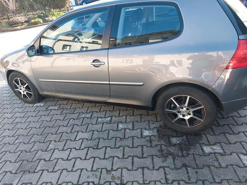 Gebraucht VW Golf IV 2005 Silber Limousine
