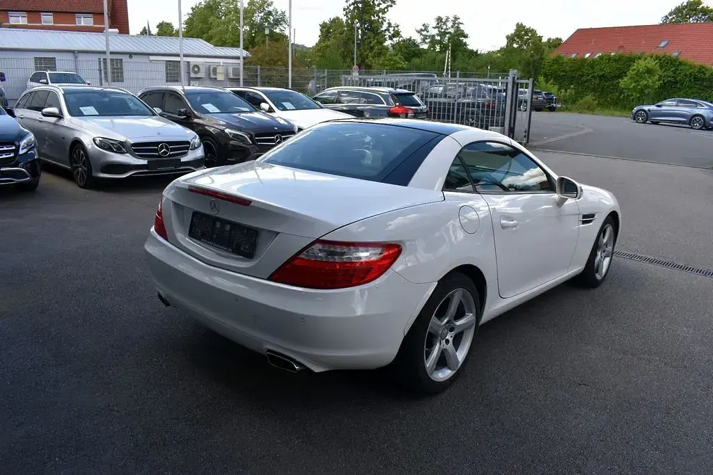 Gebraucht Mercedes SLK200 184 PS (135 kW) 2015 Weiß Cabrio