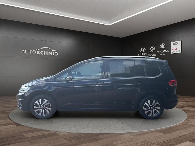Gebraucht VW Touran Active 150 PS (110 kW) 2022 Schwarz Van / Kleinbus