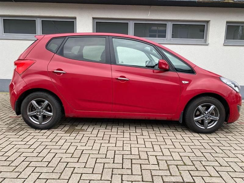 Gebraucht Hyundai ix20 Trend 116 PS (85 kW) 2014 Rot Kleinwagen