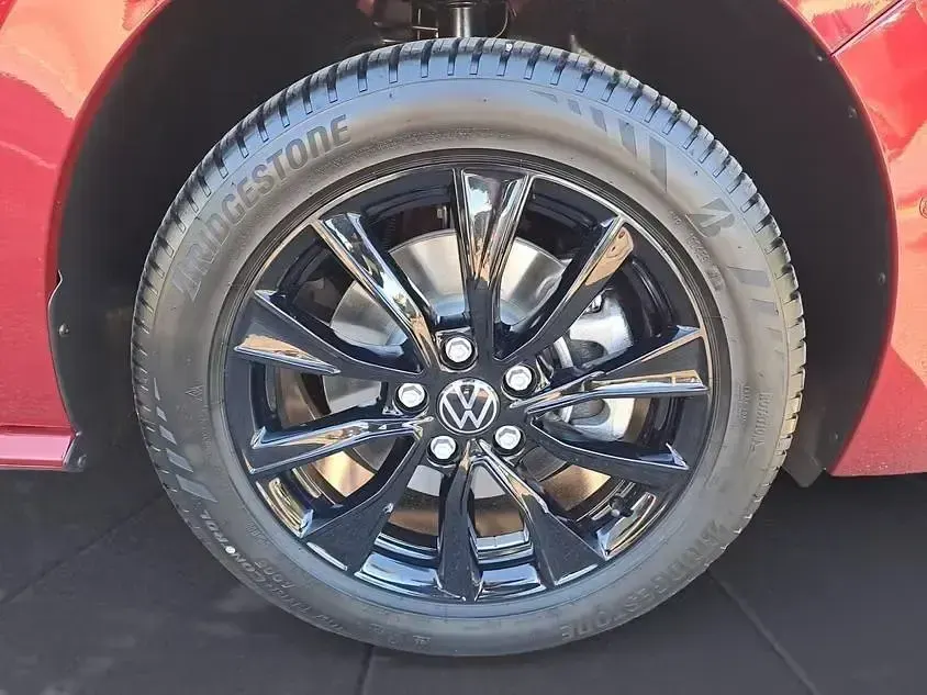 Usado VW Multivan Life 150 HP (110 kW) 2025 Vermelho Monovolume