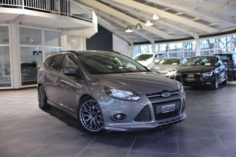 Braun Gebraucht 2013 Ford Focus Titanium Kombi | 6.980 € (Teuer) - Bild 1/4