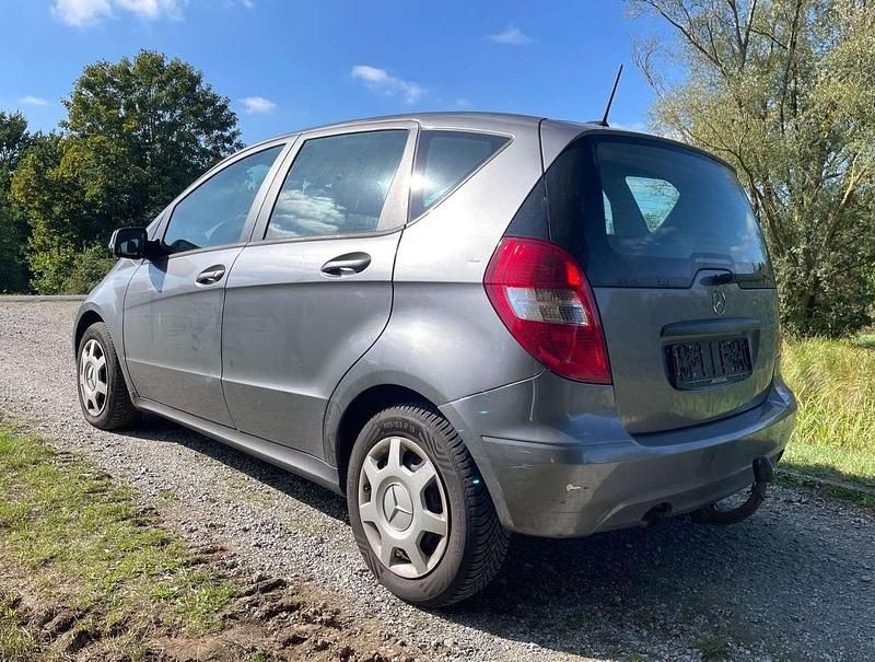Gebraucht Mercedes A180 109 PS (80 kW) 2011 Grau Kleinwagen