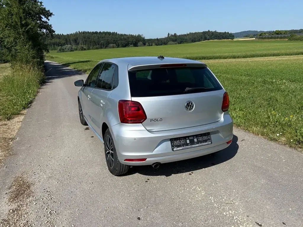 Gebraucht VW Polo Allstar 90 PS (66 kW) 2016 Silber Limousine