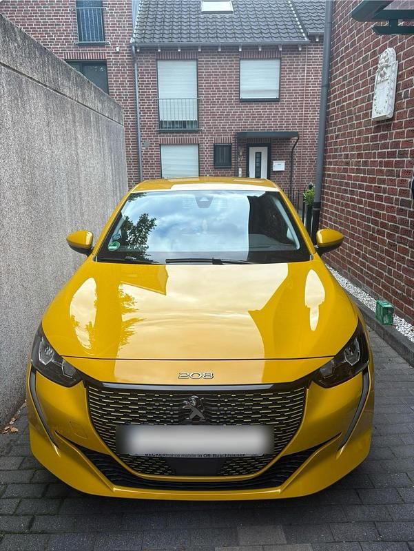 Gelb Gebraucht 2020 Peugeot e-208 Kleinwagen | 14.990 € (Fairer Preis) - Bild 1/4