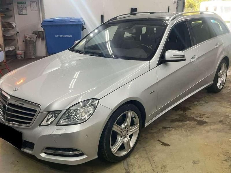Iridiumsilber Gebraucht 2011 Mercedes E350 Avantgarde Kombi | 16.950 € (Etwas zu teuer) - Bild 1/4
