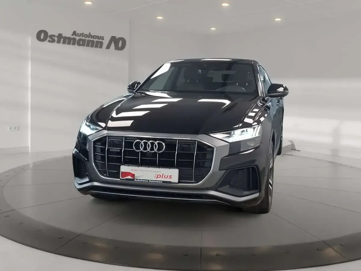 Gebraucht Audi Q8 Ambiente 286 PS (210 kW) 2023 Mythosschwarz metallic SUV