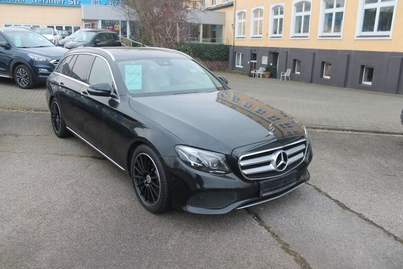 Schwarz Gebraucht 2018 Mercedes E200 Avantgarde Limousine | 26.980 € (Fairer Preis) - Bild 1/4