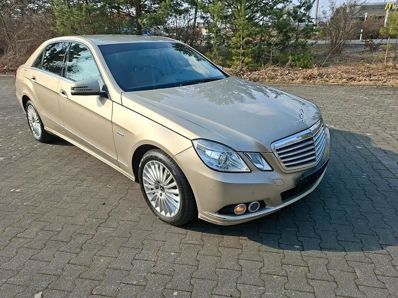 Gebraucht Mercedes E200 Elegance 184 PS (135 kW) 2011 Gold Limousine
