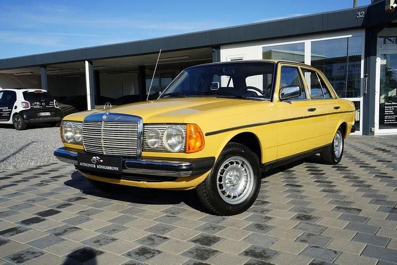 Gebraucht Mercedes E230 Classic 136 PS (100 kW) 1982 Gelb Limousine