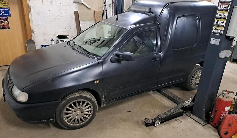 Gebraucht VW Caddy 68 PS (50 kW) 2003 Schwarz Van / Kleinbus