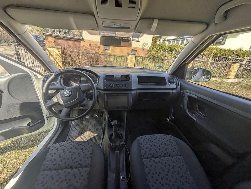 Gebraucht Skoda Roomster 69 PS (50 kW) 2012 Weiß Van / Kleinbus