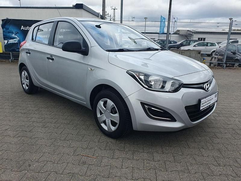 Gebraucht Hyundai i20 Edition 86 PS (63 kW) 2014 Silber Kleinwagen