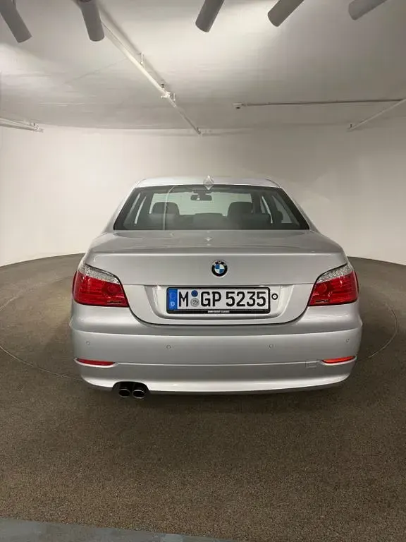 Gebraucht BMW 523 190 PS (139 kW) 2007 Silber Limousine
