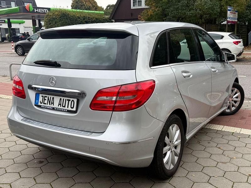 Gebraucht Mercedes B200 156 PS (114 kW) 2013 Silber Van / Kleinbus