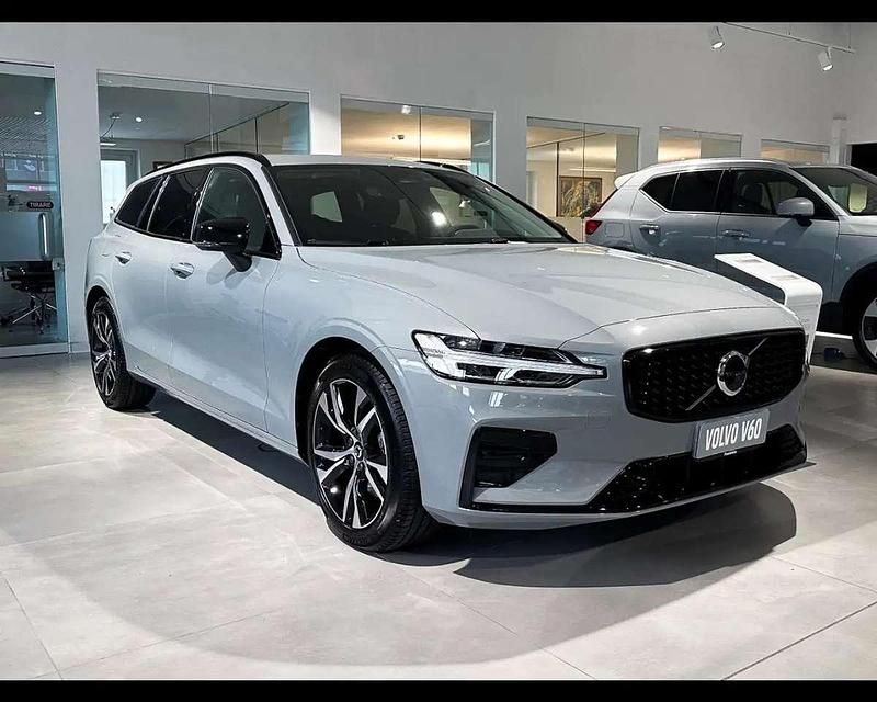 Neu Volvo V60 Plus 197 PS (144 kW) 2025 Vapour grey Kombi
