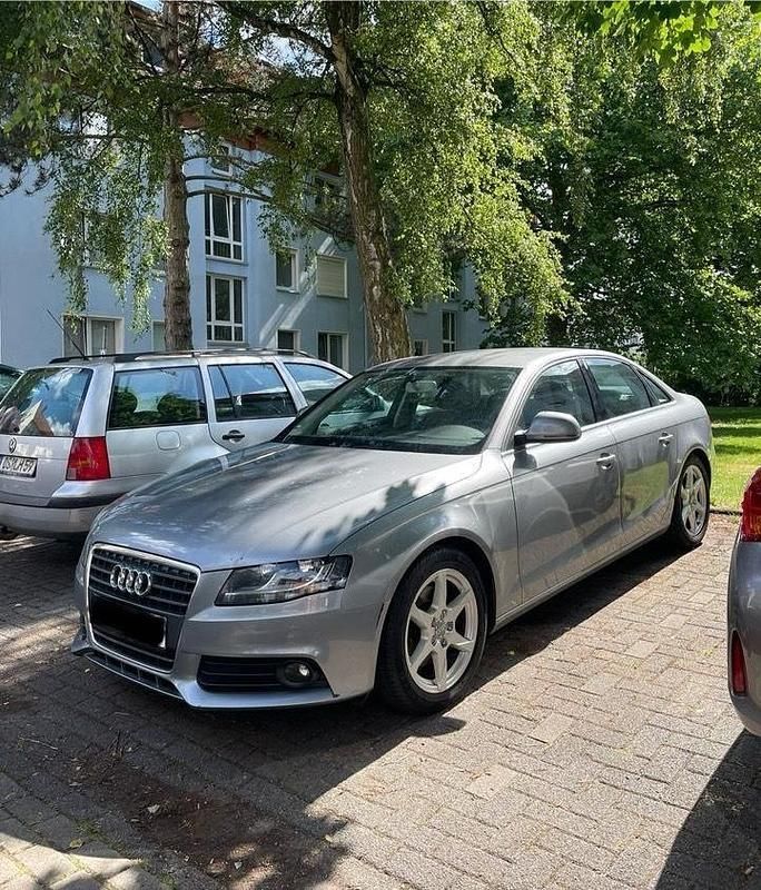 Grau Gebraucht 2009 Audi A4 Limousine | 6.420 € (Fairer Preis) - Bild 1/4